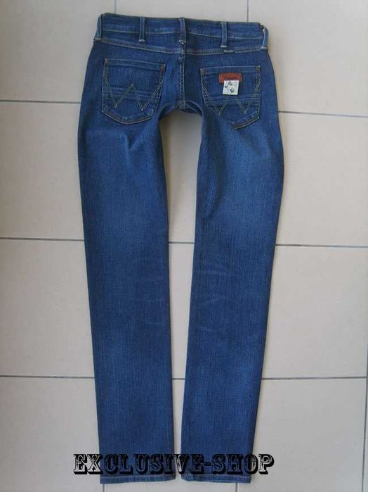 Jeansy Wrangler Lia , spodnie damskie W28 L34 pas 74 cm