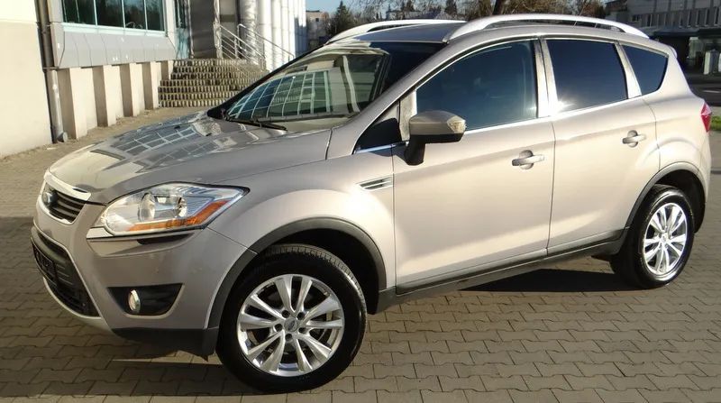 Ford Kuga 4x4 163 km Wzorowy stan bez wkładu dwa komplety kół hak klimatron