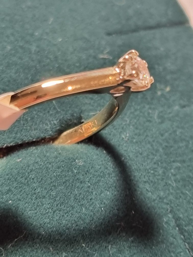 złoty pierścionek z brylantem 0,20 ct   Apart    r.12
