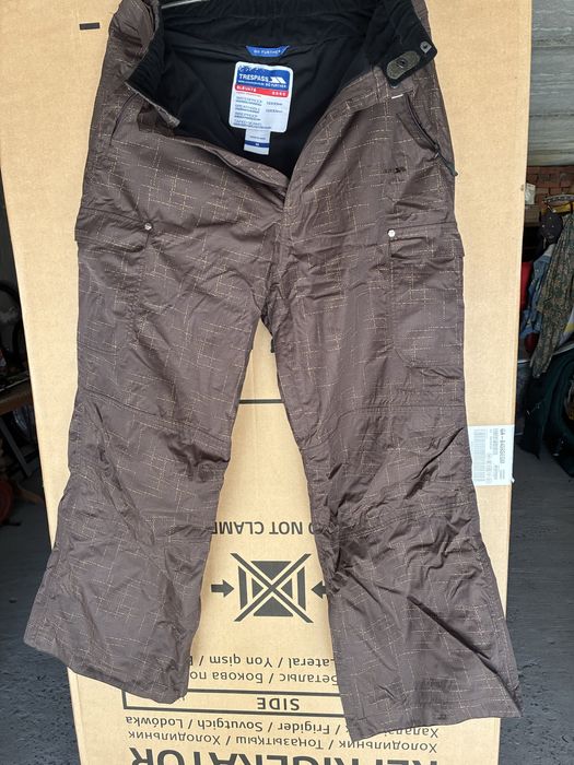 Лыжные штаны и куртки