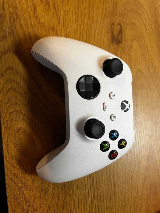 Xbox series s в хорошому стані + додатковий контролер + акумулятори