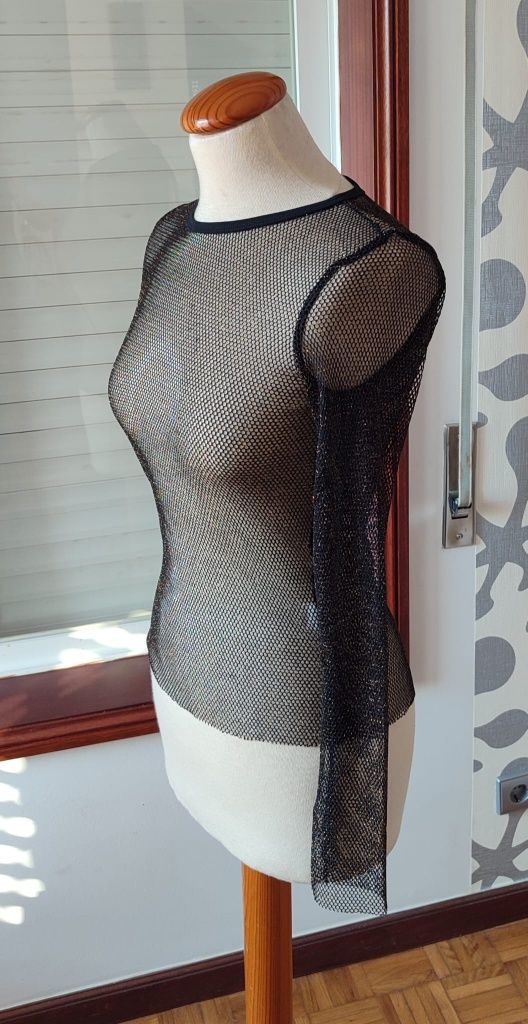 Blusa Giorgia, preta transparente - Novo

- Tamanho S/M

Os portes são