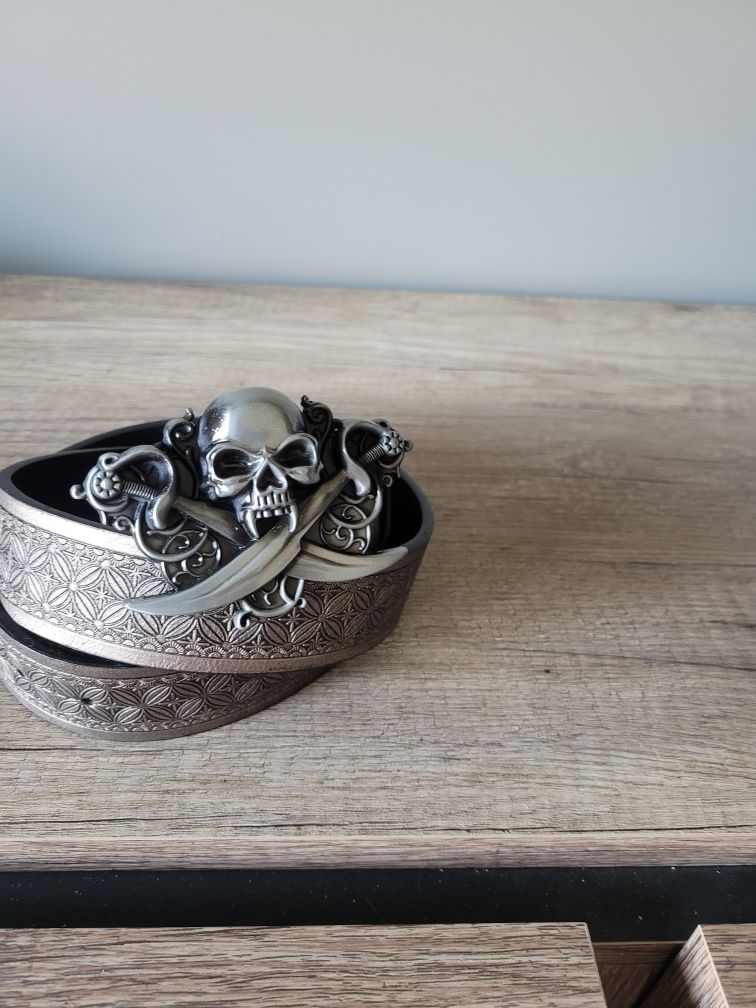 Nowy pasek skórzany metalową trupią czaszka y2k Alternativ Unisex