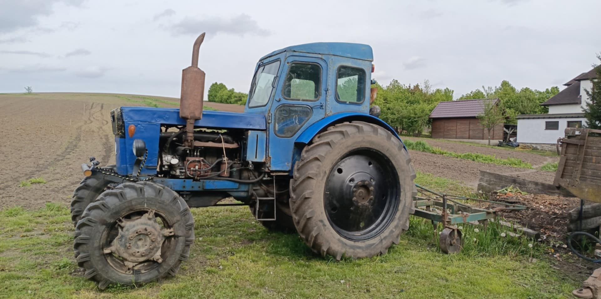 Продам т40 + плуги..культиватор