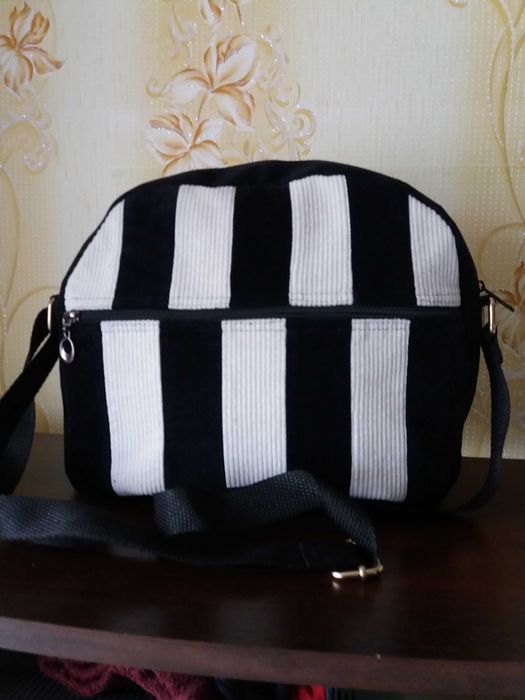 Сумка через плечо.