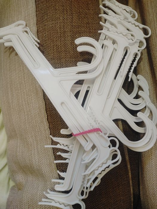 Вішалки для трикотажних виробів