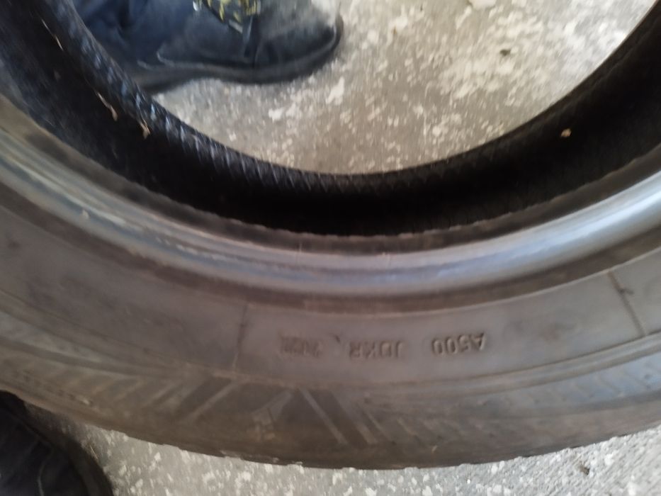 Dwie opony zimowe Goodyear 225/55/r17