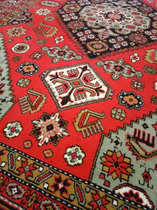 Килим для дому,червоний