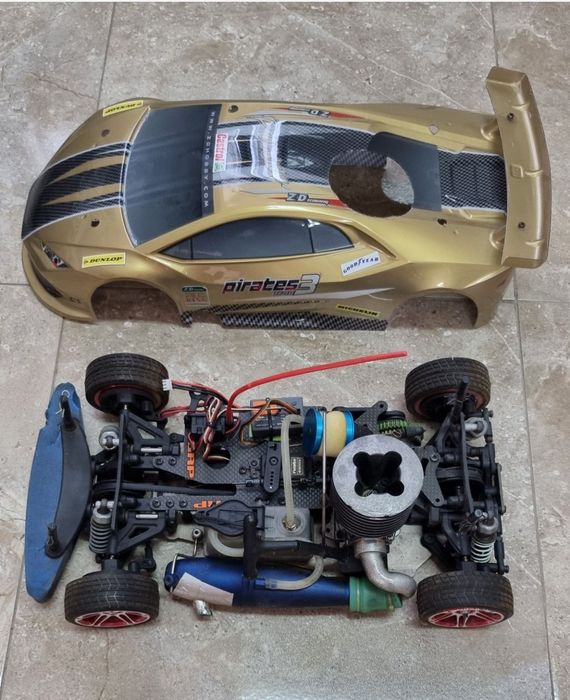 Carros (2) Telecomandados a Gasolina (HPI e Futaba RC) + acessórios