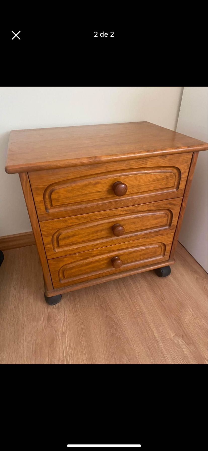 Mesa de cabeceira/ mesa de apoio com rodas