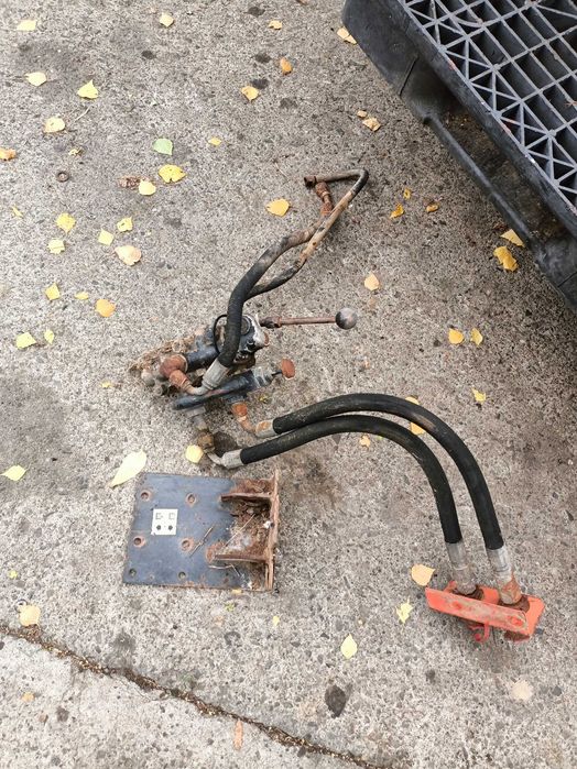 rozdzielacz podnośnika MF MASSEY FERGUSON URSUS 3512,235,2812 ,255 135