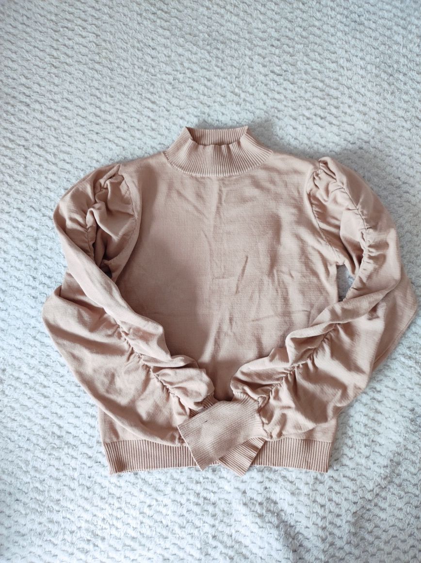 Sweter z bufiastymi rękawami
