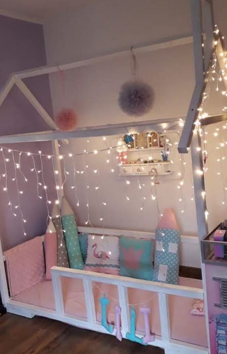 Łóżko domek z materacem. Lite drewno