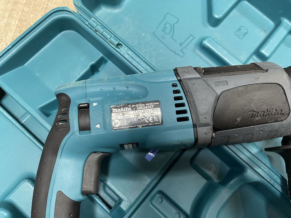 Makita HR2470T / перфоратор Макіта 780W 2.4J