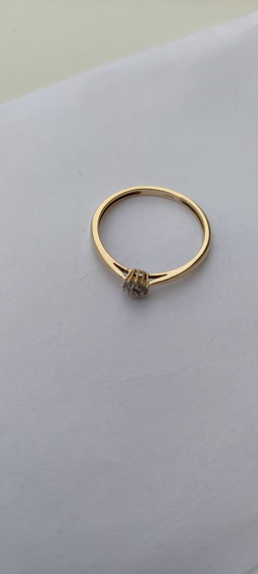 Złoty pierścionek z diamentami 585 rozmiar 18