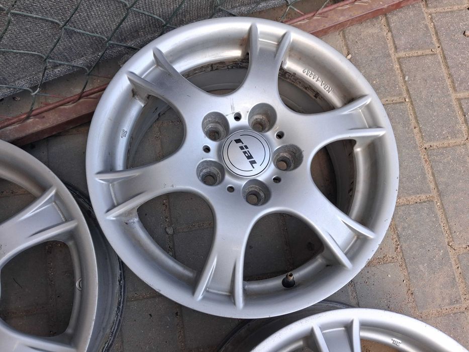 4x felgi alu R15 5x114,3 Toyota Auris Corolla Hyundai i30 i40 Kia Ceed