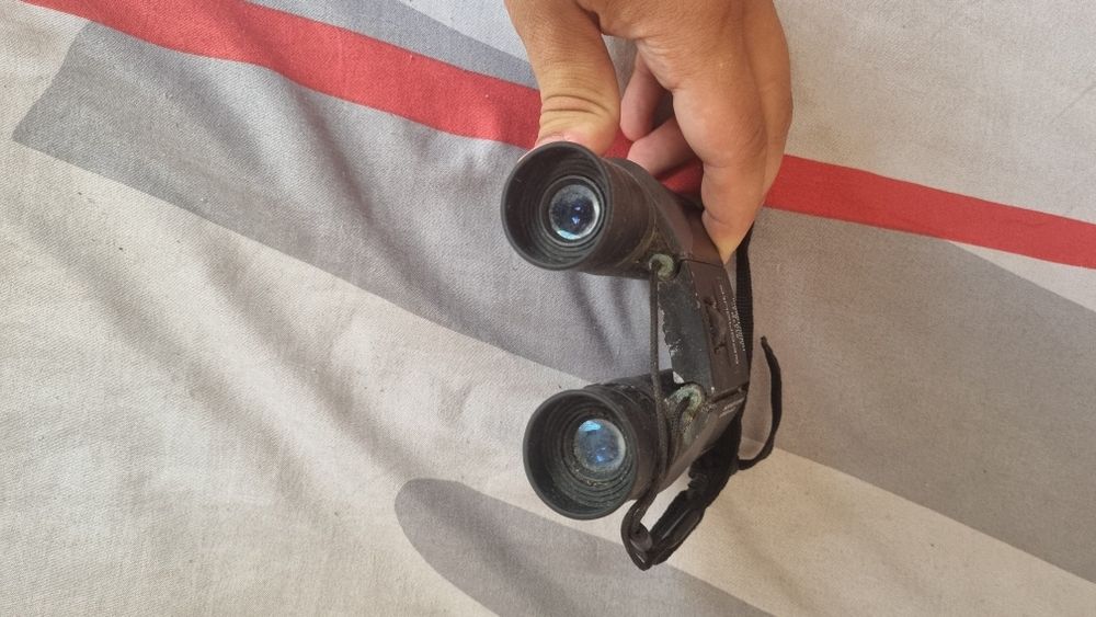 Binóculos em bom estado