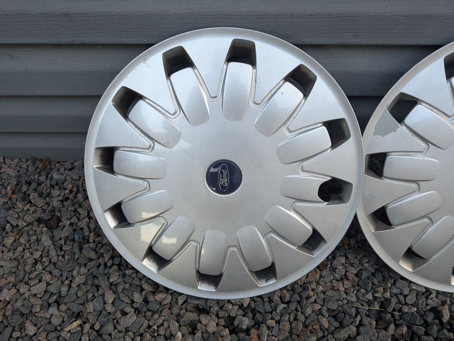 Оригінальні ковпаки Ford R16 в гарному стані