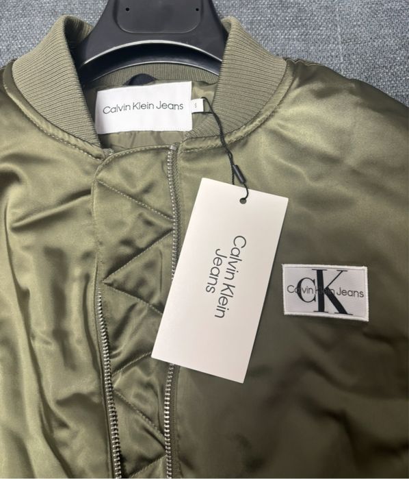жіноча куртка бомбер Calvin Klein Jeans