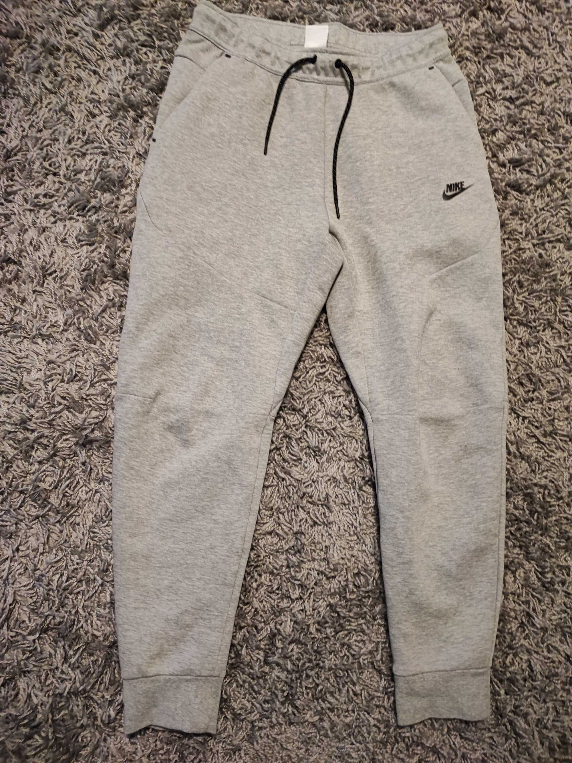 Nike tech fleece szare