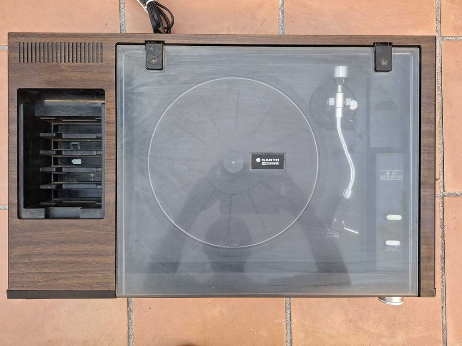 Gira Discos antigo Sanyo GTX 4575LZ