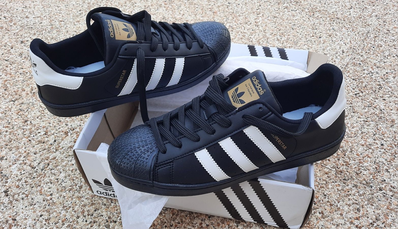 Sapatilhas adidas novas sem uso.