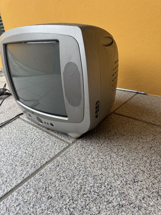 Televisao a trabalhar para desocupar