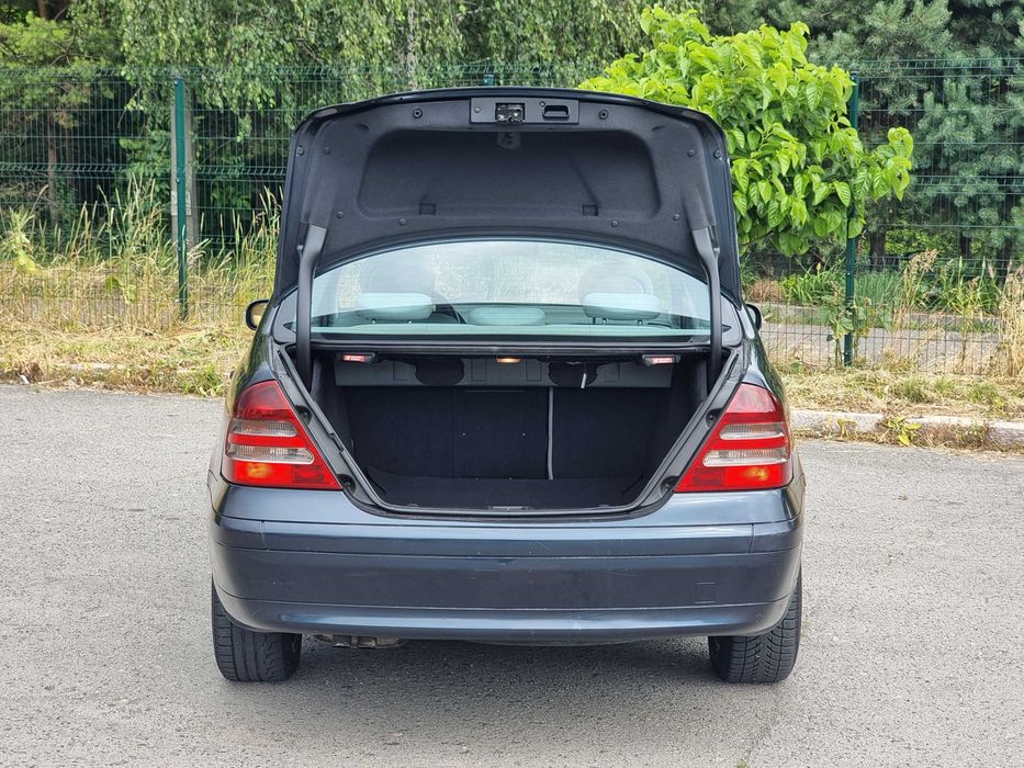 Продам Mercedes-Benz C-Class 2001. Можна в розстрочку, під викуп.
