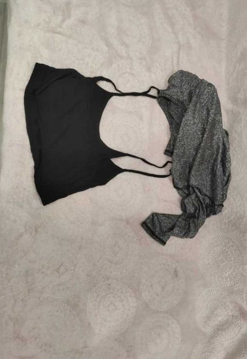 Błyszczący crop top z rękawami 3/4