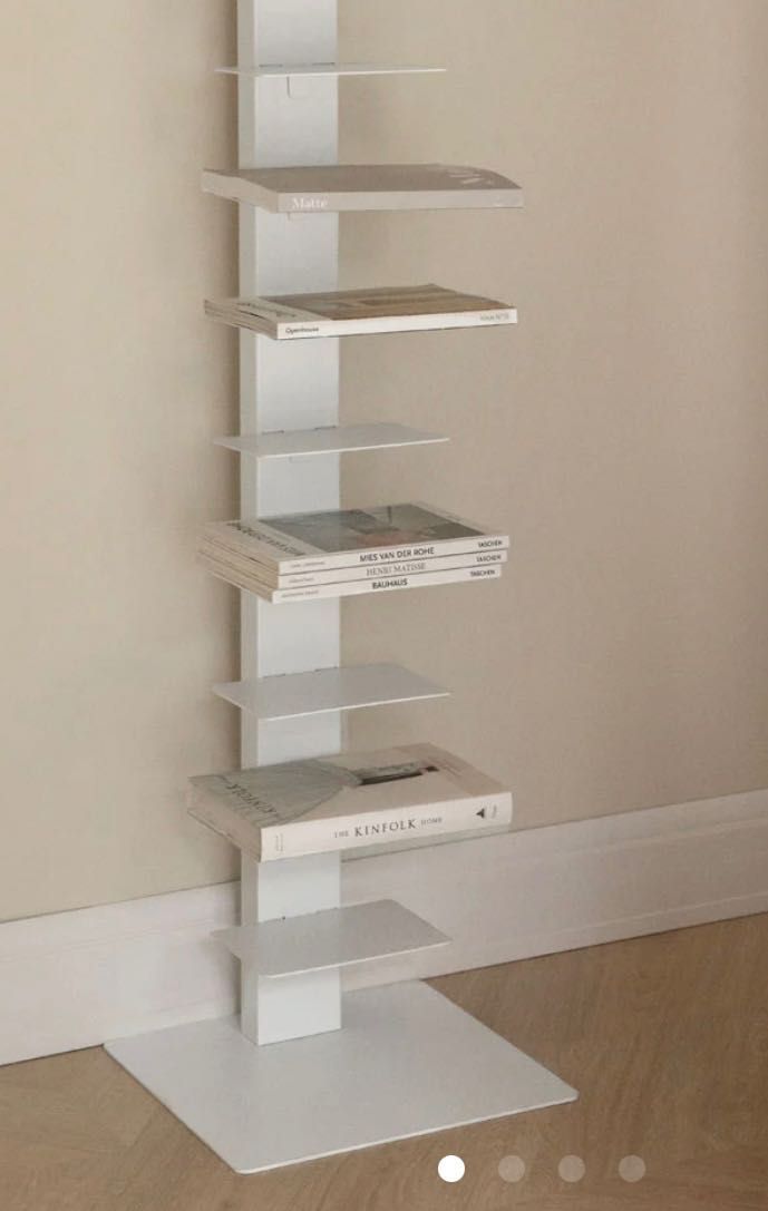 Prateleira handmade para livros (efeito invisível)