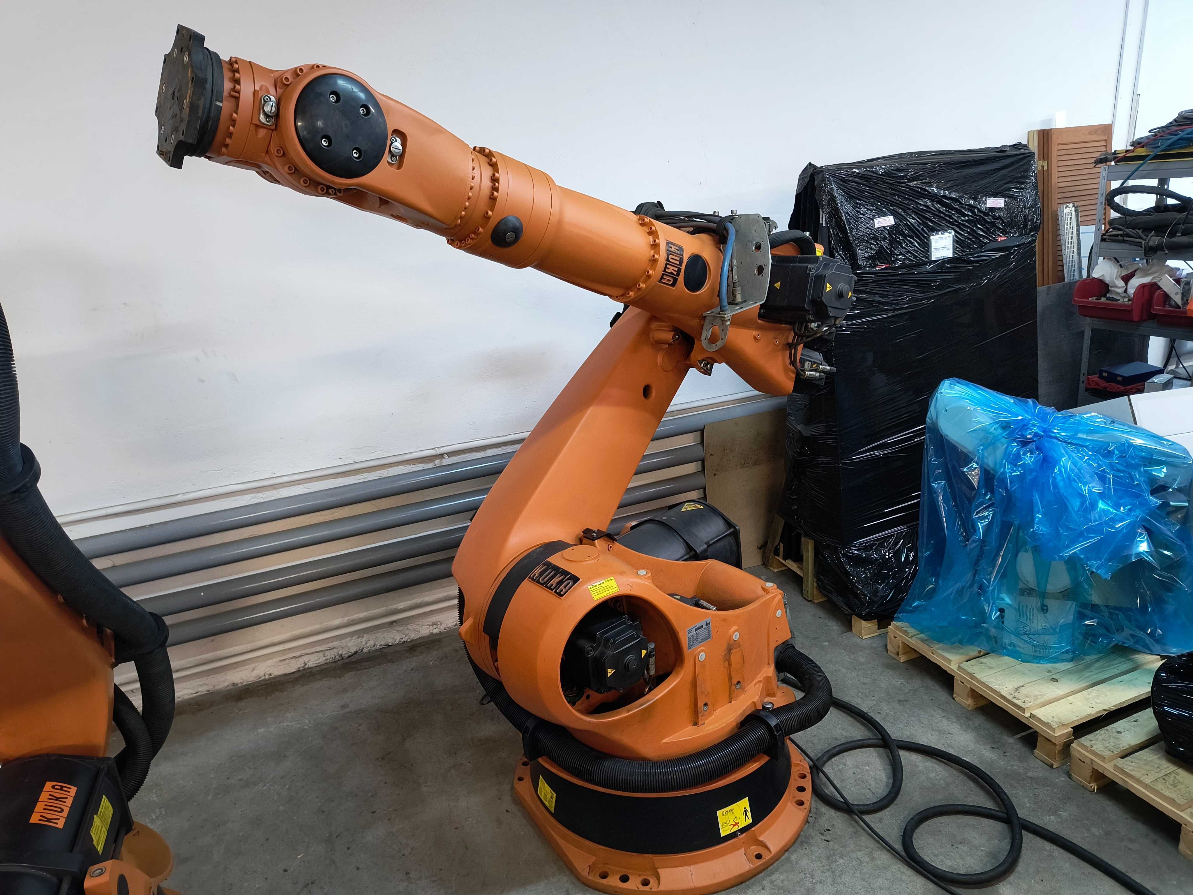Tani robot do paletyzacji worków / Paletyzacja worków robotem KUKA