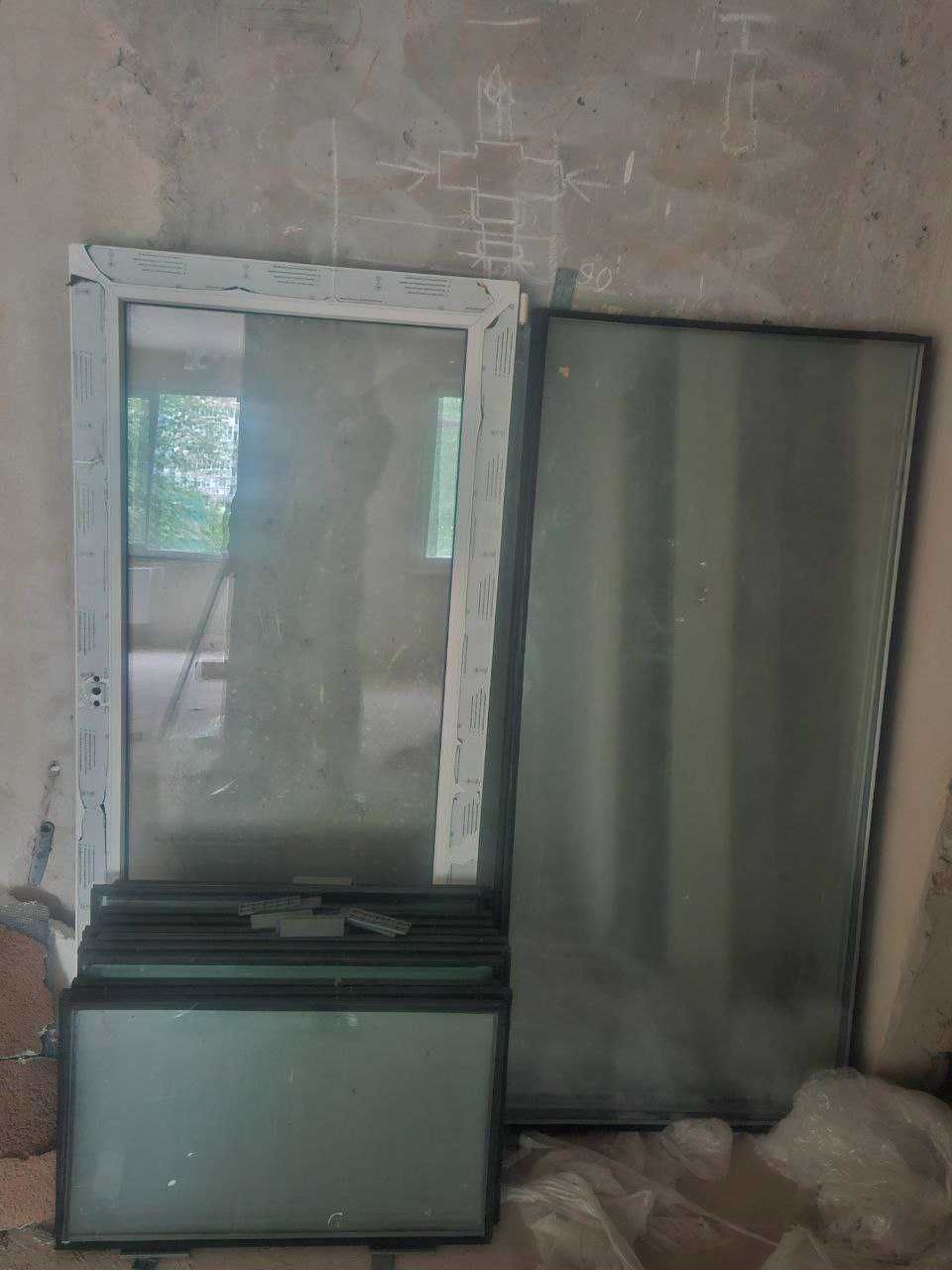 В продажу металопластикові вікна 2 шт та металопластиковий балкон.