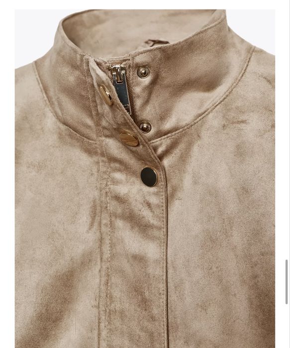 Куртка з коміром-стійкою та довгими рукавами