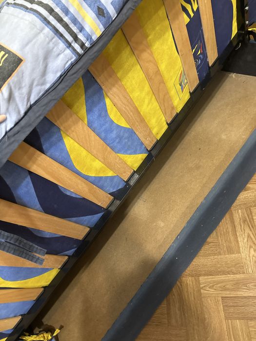 Продам диван на ламелях