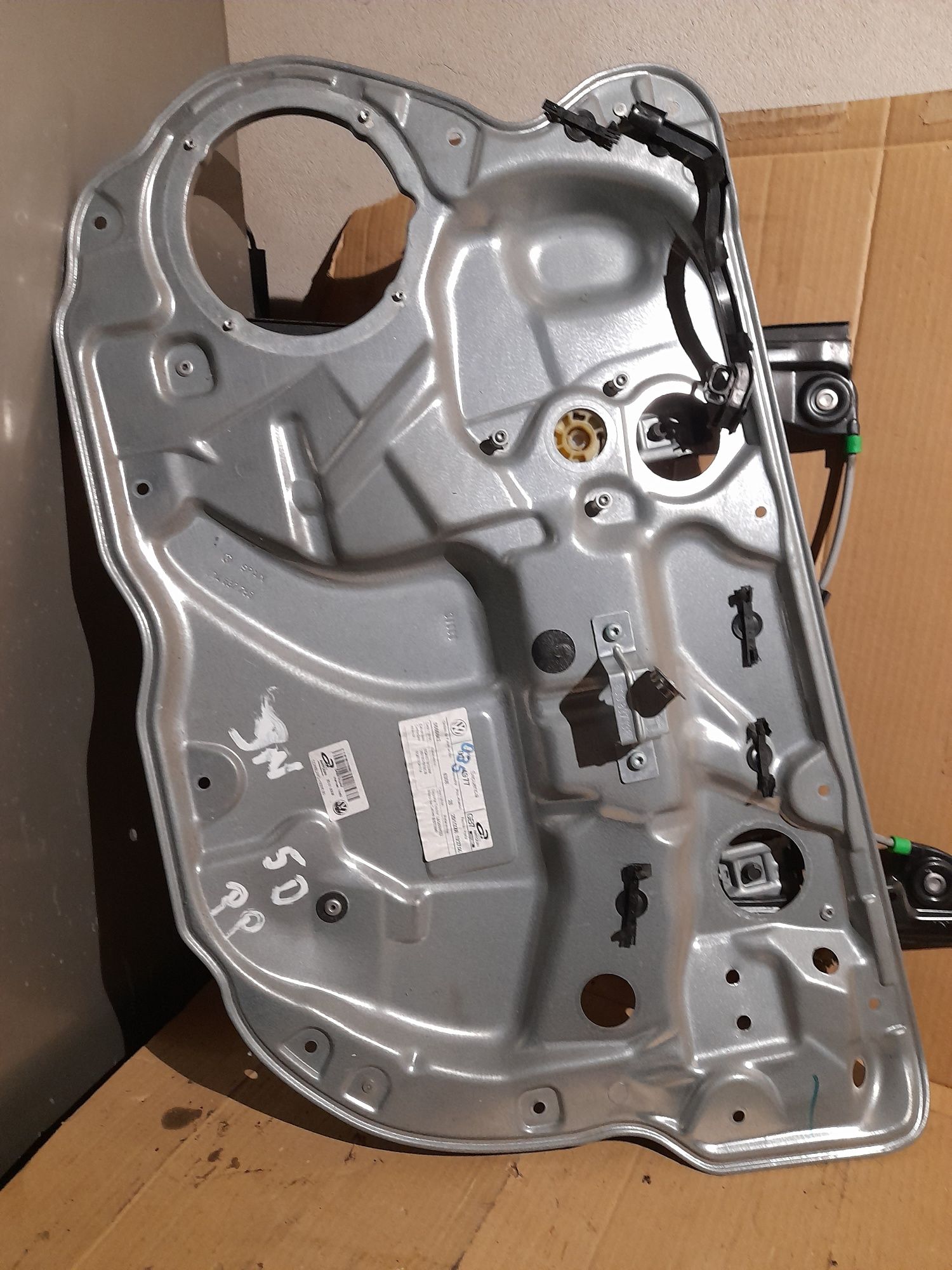 Mechanizm podnośnik szyby prawy przód VW Polo 9N 9N3 6Q4.837.756 402AM