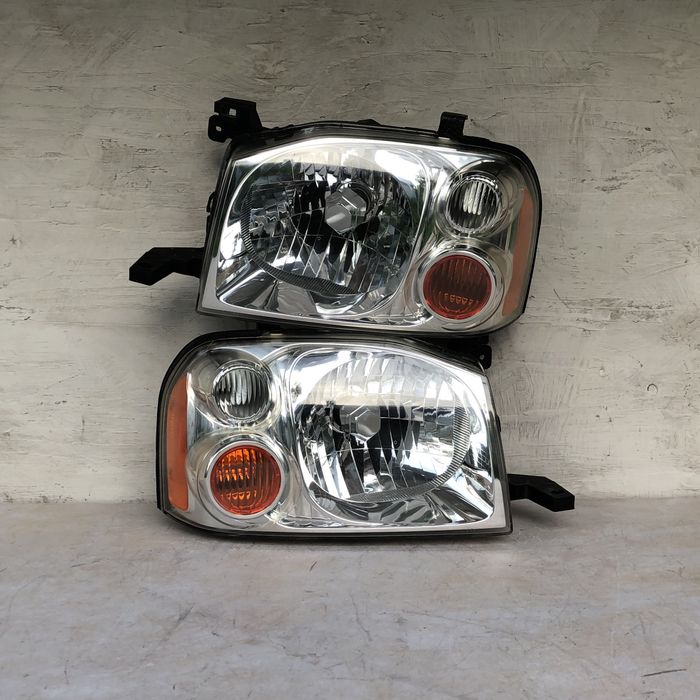 Фара ліва права Nissan Navara D22 koito