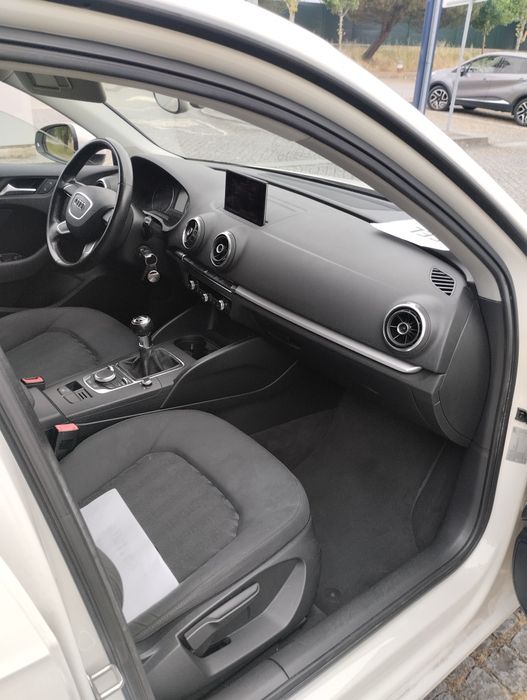 Vendo Audi A3 1.6 TDI sportback  nacional km 16438 km reais