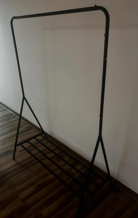 Metalowy wieszak na ubrania