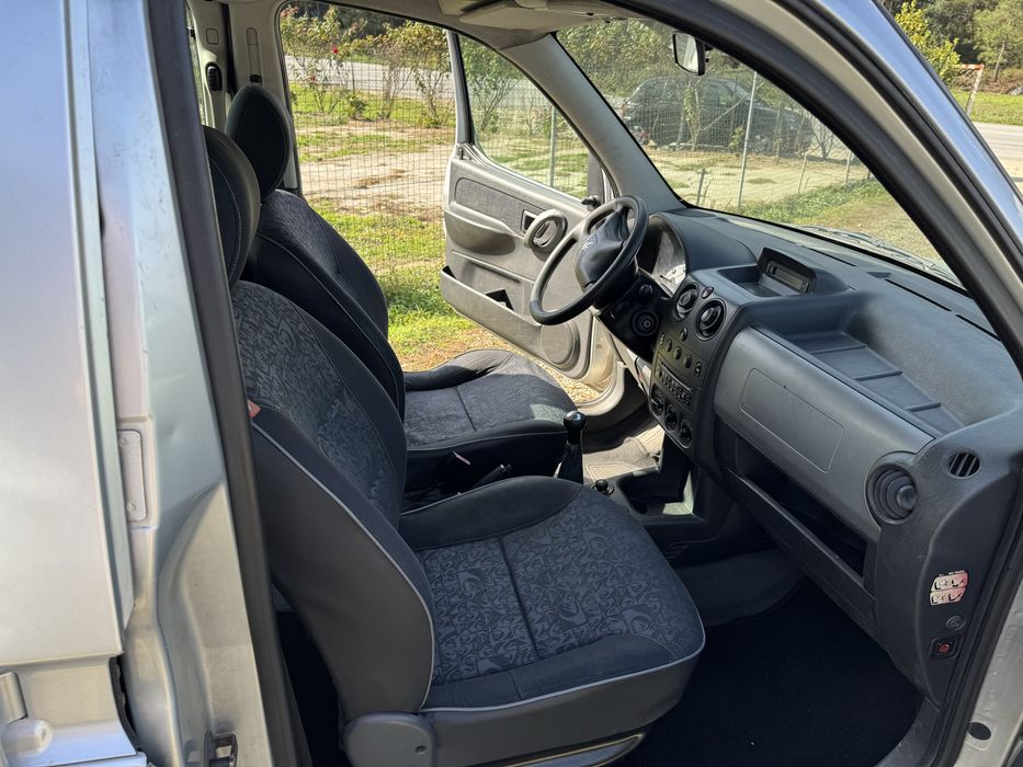 Peugeot Partner 5 lug gasolina - 2005