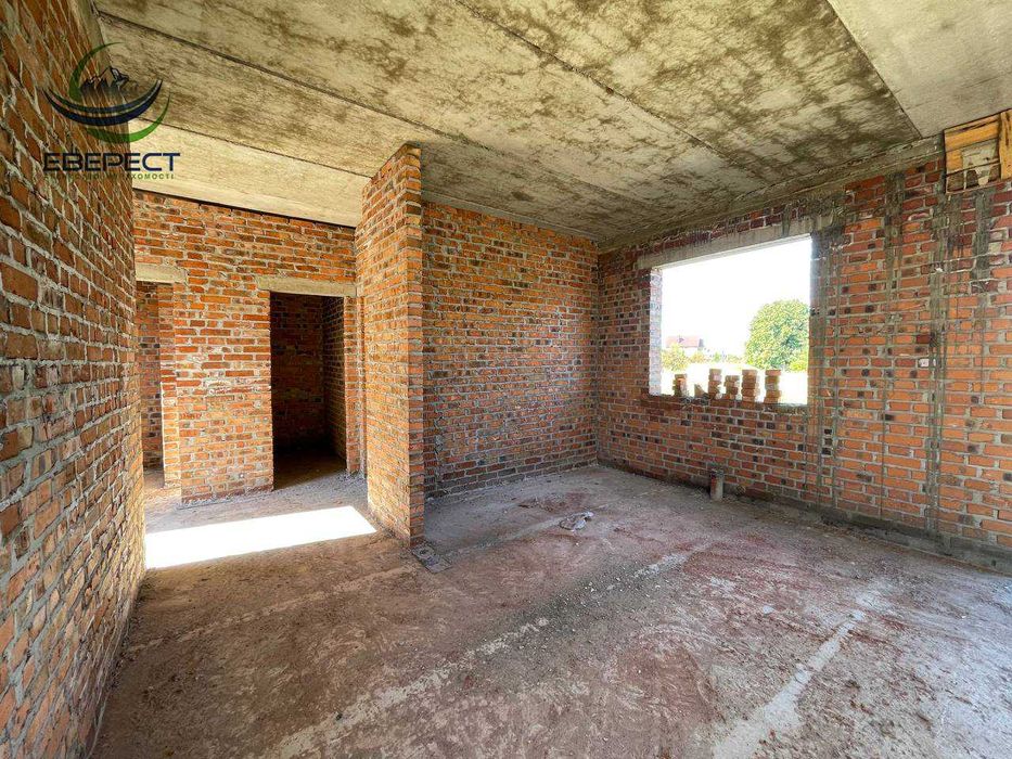 Продаж дуплекса на стадії будівництва