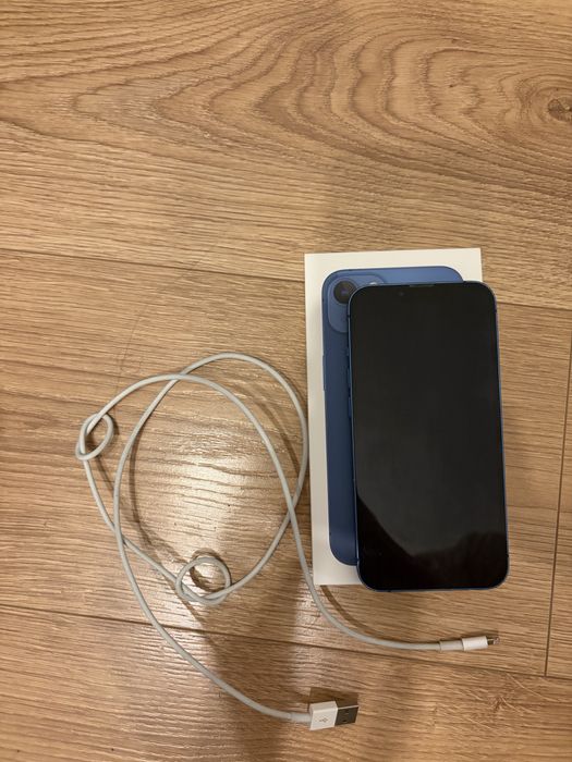 Oryginalny iPhone 13 niebieski w dobrym stanie
