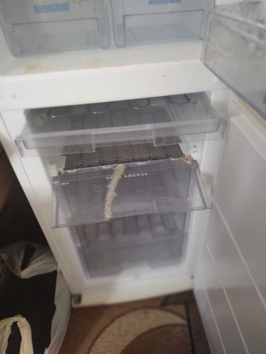 Продам холодильник Snaige