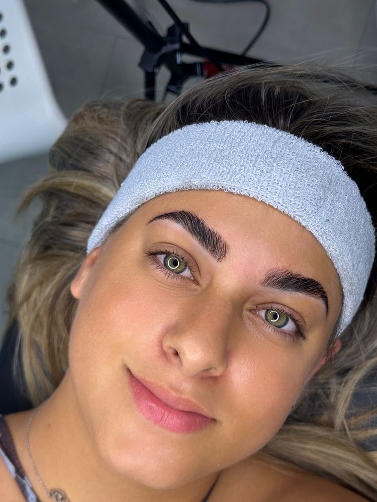 Designer de Sobrancelhas – Henna, Brow Lamination e Design