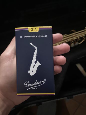 Saxofone yamaha yas 280- como novo