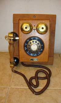 Telefone em madeira de parede
