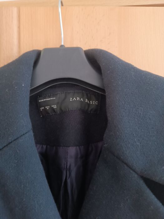 Wełniany długi płaszcz Zara granatowy w stylu marynarskim