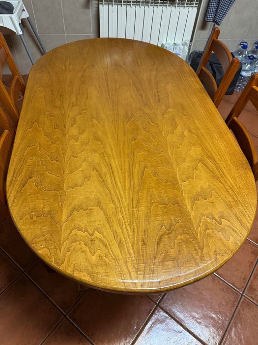 Mesa oval + 4 cadeiras