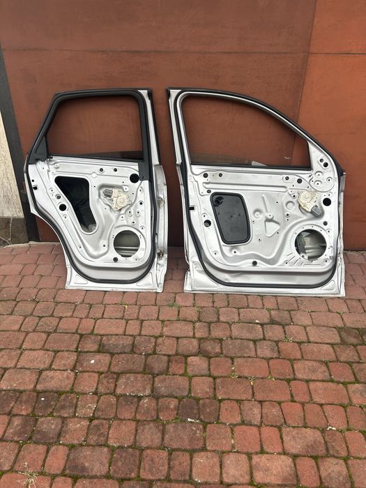 Двері до автомобіля ауді Q3 2012-2018 рік передні і задні ліві
