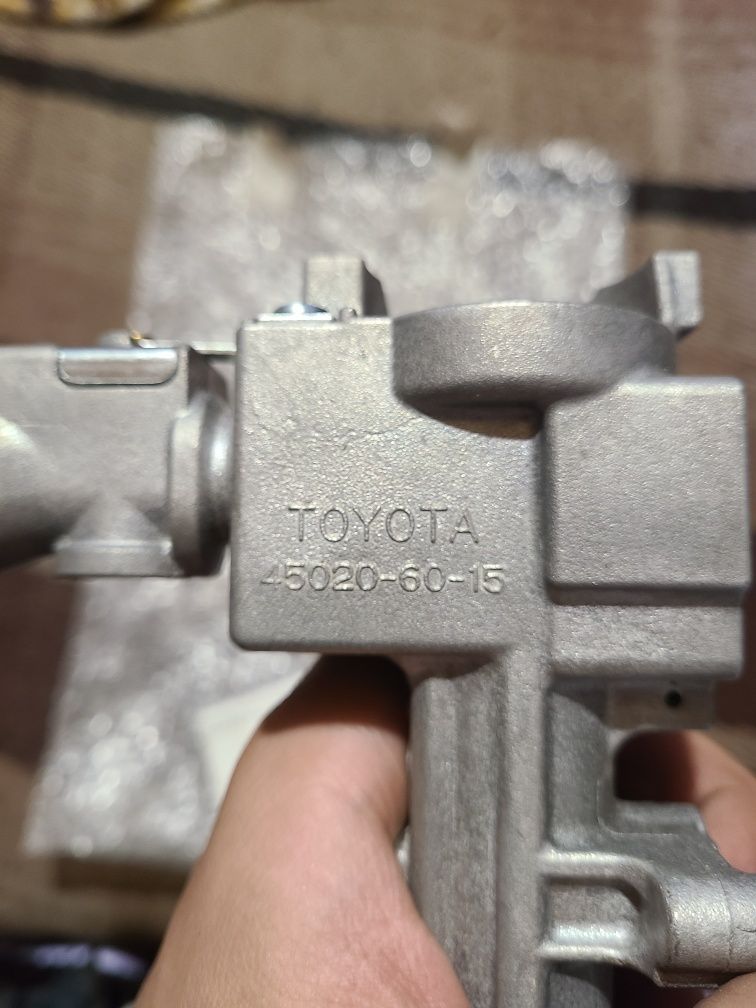 Кронштейн рульової колонки Toyota