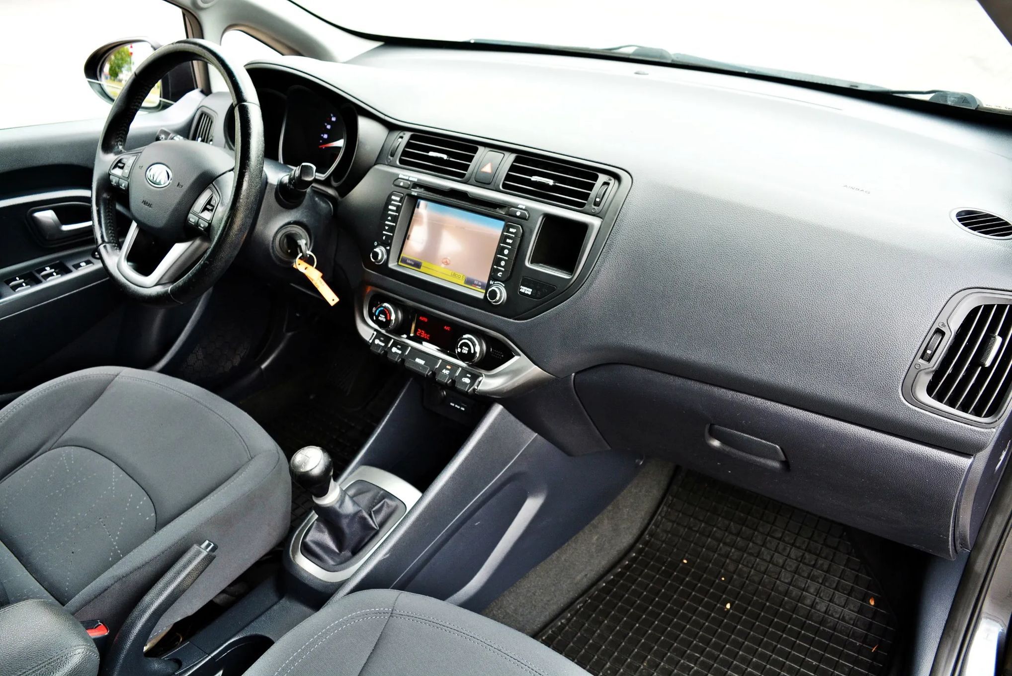 Kia Rio Nawigacja, Kamera cofania, Klimatyzacja